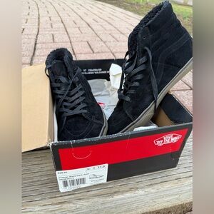 Vans SK8-HI Sherpa lined, size 11, mint shape.